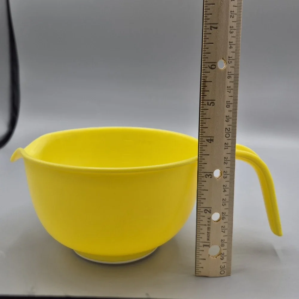 RUBBERMAID 3 Cup 700 ML‎ Yellow Mixing Bowl Pour Spout Handle #3004 5.75